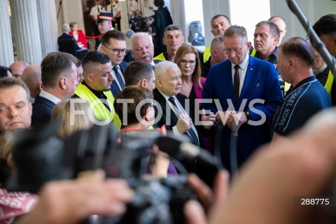  09.05.2024 WARSZAWA<br />
POSIEDZENIE SEJMU RP<br />
N/Z JAROSLAW KACZYNSKI ROBERT TELUS ROLNICY<br />
FOT. MARCIN BANASZKIEWICZ/FOTONEWS  