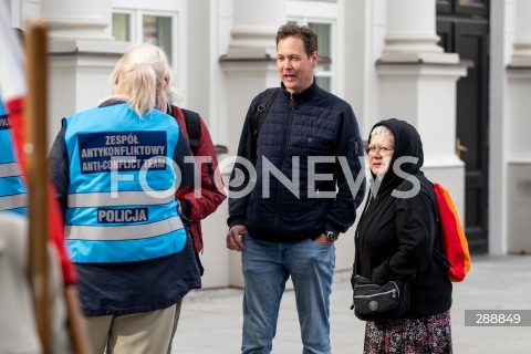  10.05.2024 WARSZAWA <br />
MIESIECZNICA SMOLENSKA <br />
OBCHODY MIESIECZNICY SMOLENSKIEJ <br />
N/Z KATARZYNA AUGUSTYNEK BABCIA KASIA<br />
FOT. MARCIN BANASZKIEWICZ/FOTONEWS  