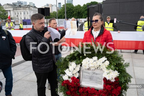  10.05.2024 WARSZAWA <br />
MIESIECZNICA SMOLENSKA <br />
OBCHODY MIESIECZNICY SMOLENSKIEJ <br />
N/Z LOTNA BRYGADA OPOZYCJI<br />
FOT. MARCIN BANASZKIEWICZ/FOTONEWS  