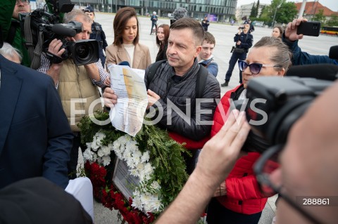  10.05.2024 WARSZAWA <br />
MIESIECZNICA SMOLENSKA <br />
OBCHODY MIESIECZNICY SMOLENSKIEJ <br />
N/Z LOTNA BRYGADA OPOZYCJI<br />
FOT. MARCIN BANASZKIEWICZ/FOTONEWS  