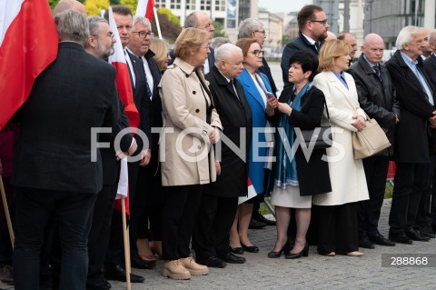  10.05.2024 WARSZAWA <br />
MIESIECZNICA SMOLENSKA <br />
OBCHODY MIESIECZNICY SMOLENSKIEJ <br />
N/Z JAROSLAW KACZYNSKI POLITYCY ZJEDNOCZONEJ PRAWICY<br />
FOT. MARCIN BANASZKIEWICZ/FOTONEWS  