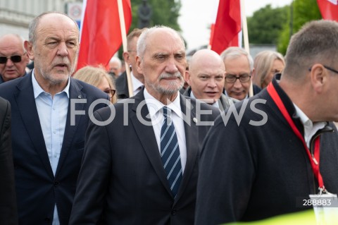  10.05.2024 WARSZAWA <br />
MIESIECZNICA SMOLENSKA <br />
OBCHODY MIESIECZNICY SMOLENSKIEJ <br />
N/Z ANTONI MACIEREWICZ JAN MOSINSKI<br />
FOT. MARCIN BANASZKIEWICZ/FOTONEWS  