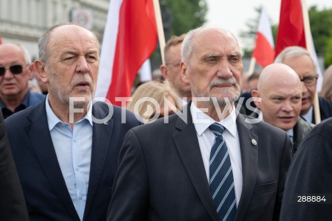  10.05.2024 WARSZAWA <br />
MIESIECZNICA SMOLENSKA <br />
OBCHODY MIESIECZNICY SMOLENSKIEJ <br />
N/Z JAN MOSINSKI ANTONI MACIEREWICZ<br />
FOT. MARCIN BANASZKIEWICZ/FOTONEWS  