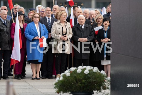  10.05.2024 WARSZAWA <br />
MIESIECZNICA SMOLENSKA <br />
OBCHODY MIESIECZNICY SMOLENSKIEJ <br />
N/Z JAROSLAW KACZYNSKI POLITYCY ZJEDNOCZONEJ PRAWICY<br />
FOT. MARCIN BANASZKIEWICZ/FOTONEWS  