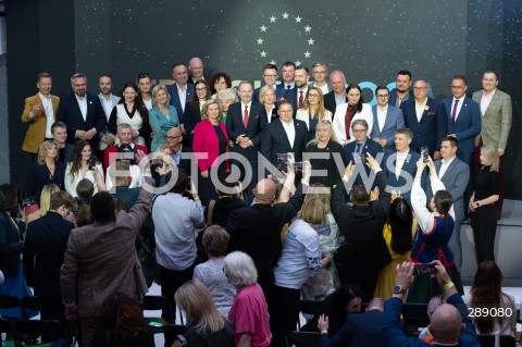  11.05.2024 WARSZAWA<br />
KONWENCJA WYBORCZA TRZECIEJ DROGI<br />
WYBORY DO PARLAMENTU EUROPEJSKIEGO<br />
N/Z TRZECIA DROGA PSL POLSKIE STRONNICTWO LUDOWE POLSKA 2050 SZYMONA HOLOWNI<br />
FOT. MARCIN BANASZKIEWICZ/FOTONEWS  