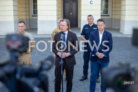  13.05.2024 WARSZAWA<br />
KONFERENCJA PREZYDENTA M.ST. WARSZAWY RAFALA TRZASKOWSKIEGO I WOJEWODY MAZOWIECKIEGO MARIUSZA FRANKOWSKIEGO WS. POZARU CENTRUM HANDLOWEGO MARYWILSKA 44<br />
N/Z RAFAL TRZASKOWSKI MARIUSZ FRANKOWSKI PIOTR GASKA ROMAN KRZYWIEC ROBERT SZUMIATA<br />
FOT. ANTONI BYSZEWSKI FOTONEWS 