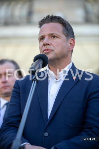  13.05.2024 WARSZAWA<br />
KONFERENCJA PREZYDENTA M.ST. WARSZAWY RAFALA TRZASKOWSKIEGO I WOJEWODY MAZOWIECKIEGO MARIUSZA FRANKOWSKIEGO WS. POZARU CENTRUM HANDLOWEGO MARYWILSKA 44<br />
N/Z RAFAL TRZASKOWSKI<br />
FOT. ANTONI BYSZEWSKI FOTONEWS 