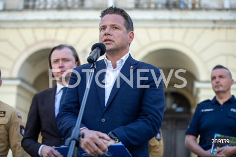  13.05.2024 WARSZAWA<br />
KONFERENCJA PREZYDENTA M.ST. WARSZAWY RAFALA TRZASKOWSKIEGO I WOJEWODY MAZOWIECKIEGO MARIUSZA FRANKOWSKIEGO WS. POZARU CENTRUM HANDLOWEGO MARYWILSKA 44<br />
N/Z RAFAL TRZASKOWSKI MARIUSZ FRANKOWSKI ROBERT SZUMIATA<br />
FOT. ANTONI BYSZEWSKI FOTONEWS 