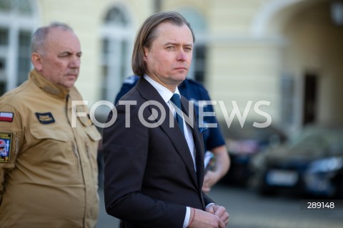  13.05.2024 WARSZAWA<br />
KONFERENCJA PREZYDENTA M.ST. WARSZAWY RAFALA TRZASKOWSKIEGO I WOJEWODY MAZOWIECKIEGO MARIUSZA FRANKOWSKIEGO WS. POZARU CENTRUM HANDLOWEGO MARYWILSKA 44<br />
N/Z MARIUSZ FRANKOWSKI ROMAN KRZYWIEC<br />
FOT. ANTONI BYSZEWSKI FOTONEWS 