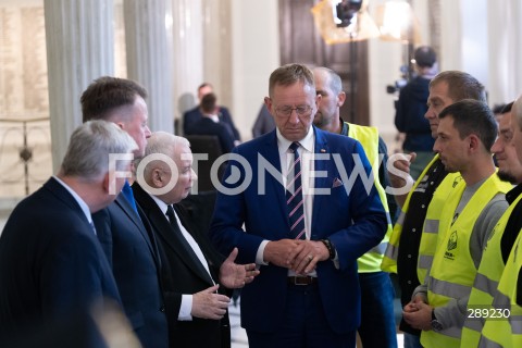  15.05.2024 WARSZAWA<br />
PROTEST ROLNIKOW W SEJMIE<br />
N/Z JAROSLAW KACZYNSKI ROBERT TELUS ROLNICY MARIUSZ BLASZCZAK<br />
FOT. MARCIN BANASZKIEWICZ/FOTONEWS  