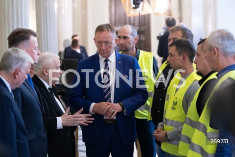  15.05.2024 WARSZAWA<br />
PROTEST ROLNIKOW W SEJMIE<br />
N/Z JAROSLAW KACZYNSKI ROBERT TELUS ROLNICY MARIUSZ BLASZCZAK<br />
FOT. MARCIN BANASZKIEWICZ/FOTONEWS  