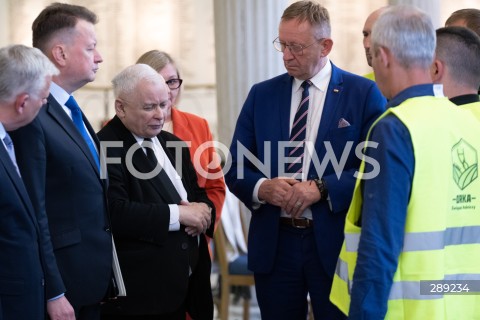  15.05.2024 WARSZAWA<br />
PROTEST ROLNIKOW W SEJMIE<br />
N/Z JAROSLAW KACZYNSKI ROBERT TELUS ROLNICY MARIUSZ BLASZCZAK<br />
FOT. MARCIN BANASZKIEWICZ/FOTONEWS  