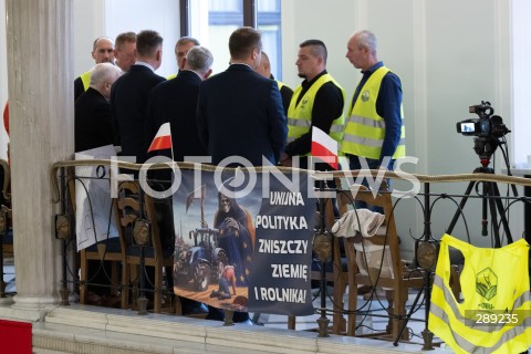  15.05.2024 WARSZAWA<br />
PROTEST ROLNIKOW W SEJMIE<br />
N/Z JAROSLAW KACZYNSKI ROBERT TELUS ROLNICY MARIUSZ BLASZCZAK<br />
FOT. MARCIN BANASZKIEWICZ/FOTONEWS  