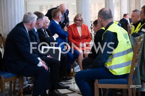  15.05.2024 WARSZAWA<br />
PROTEST ROLNIKOW W SEJMIE<br />
N/Z JAROSLAW KACZYNSKI ROBERT TELUS ROLNICY MARIUSZ BLASZCZAK<br />
FOT. MARCIN BANASZKIEWICZ/FOTONEWS  