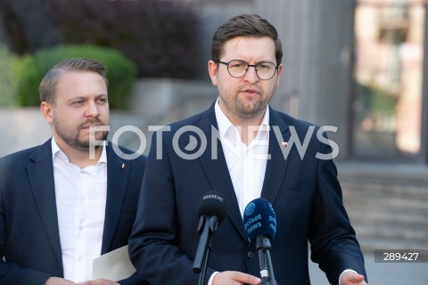  21.05.2024 WARSZAWA<br />
KONFERENCJA PRASOWA ANDRZEJA SLIWKI I JACKA OZDOBY<br />
KONTROLA POSELSKA W MON<br />
N/Z JACEK OZDOBA ANDRZEJ SLIWKA<br />
FOT. MARCIN BANASZKIEWICZ/FOTONEWS  