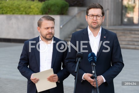  21.05.2024 WARSZAWA<br />
KONFERENCJA PRASOWA ANDRZEJA SLIWKI I JACKA OZDOBY<br />
KONTROLA POSELSKA W MON<br />
N/Z JACEK OZDOBA ANDRZEJ SLIWKA<br />
FOT. MARCIN BANASZKIEWICZ/FOTONEWS  