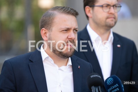  21.05.2024 WARSZAWA<br />
KONFERENCJA PRASOWA ANDRZEJA SLIWKI I JACKA OZDOBY<br />
KONTROLA POSELSKA W MON<br />
N/Z JACEK OZDOBA ANDRZEJ SLIWKA<br />
FOT. MARCIN BANASZKIEWICZ/FOTONEWS  