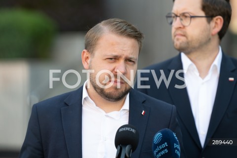  21.05.2024 WARSZAWA<br />
KONFERENCJA PRASOWA ANDRZEJA SLIWKI I JACKA OZDOBY<br />
KONTROLA POSELSKA W MON<br />
N/Z JACEK OZDOBA ANDRZEJ SLIWKA<br />
FOT. MARCIN BANASZKIEWICZ/FOTONEWS  