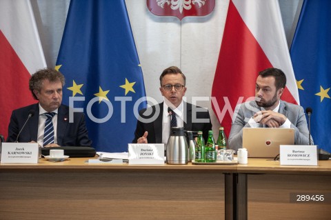  24.05.2024 WARSZAWA<br />
KOMISJA SLEDCZA DO SPRAWY WYBOROW KORESPONDENCYJNYCH<br />
N/Z JACEK KARNOWSKI DARIUSZ JONSKI BARTOSZ ROMOWICZ<br />
 