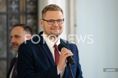  29.05.2024 WARSZAWA<br />
KONFERENCJA PRASOWA POLITYKOW SUWERENNEJ POLSKI<br />
FUNDUSZ SPRAWIEDLIWOSCI<br />
N/Z MICHAL WOS<br />
FOT. MARCIN BANASZKIEWICZ/FOTONEWS  