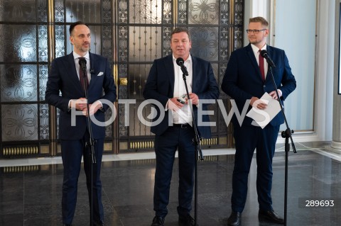  29.05.2024 WARSZAWA<br />
KONFERENCJA PRASOWA POLITYKOW SUWERENNEJ POLSKI<br />
FUNDUSZ SPRAWIEDLIWOSCI<br />
N/Z JANUSZ KOWALSKI MICHAL WOJCIK MICHAL WOS<br />
FOT. MARCIN BANASZKIEWICZ/FOTONEWS  