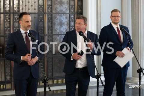  29.05.2024 WARSZAWA<br />
KONFERENCJA PRASOWA POLITYKOW SUWERENNEJ POLSKI<br />
FUNDUSZ SPRAWIEDLIWOSCI<br />
N/Z JANUSZ KOWALSKI MICHAL WOJCIK MICHAL WOS<br />
FOT. MARCIN BANASZKIEWICZ/FOTONEWS  