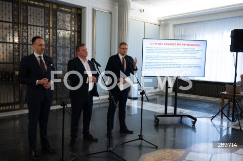  29.05.2024 WARSZAWA<br />
KONFERENCJA PRASOWA POLITYKOW SUWERENNEJ POLSKI<br />
FUNDUSZ SPRAWIEDLIWOSCI<br />
N/Z JANUSZ KOWALSKI MICHAL WOJCIK MICHAL WOS<br />
FOT. MARCIN BANASZKIEWICZ/FOTONEWS  