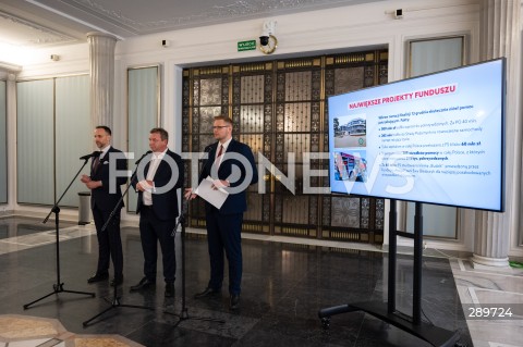  29.05.2024 WARSZAWA<br />
KONFERENCJA PRASOWA POLITYKOW SUWERENNEJ POLSKI<br />
FUNDUSZ SPRAWIEDLIWOSCI<br />
N/Z JANUSZ KOWALSKI MICHAL WOJCIK MICHAL WOS<br />
FOT. MARCIN BANASZKIEWICZ/FOTONEWS  