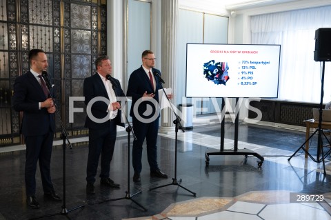  29.05.2024 WARSZAWA<br />
KONFERENCJA PRASOWA POLITYKOW SUWERENNEJ POLSKI<br />
FUNDUSZ SPRAWIEDLIWOSCI<br />
N/Z JANUSZ KOWALSKI MICHAL WOJCIK MICHAL WOS<br />
FOT. MARCIN BANASZKIEWICZ/FOTONEWS  