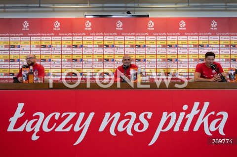  02.06.2024 WARSZAWA<br />
KONFERENCJA PRASOWA I TRENING REPREZENTACJI POLSKI PILKARZY <br />
N/Z EMIL KOPANSKI MICHAL PROBIERZ ROBERT LEWANDOWSKI<br />
FOT. MARCIN BANASZKIEWICZ/FOTONEWS  