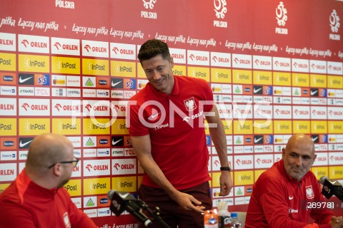  02.06.2024 WARSZAWA<br />
KONFERENCJA PRASOWA I TRENING REPREZENTACJI POLSKI PILKARZY <br />
N/Z EMIL KOPANSKI MICHAL PROBIERZ ROBERT LEWANDOWSKI<br />
FOT. MARCIN BANASZKIEWICZ/FOTONEWS  