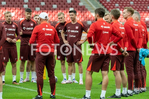  02.06.2024 WARSZAWA<br />
KONFERENCJA PRASOWA I TRENING REPREZENTACJI POLSKI PILKARZY <br />
N/Z MICHAL PROBIERZ ROBERT LEWANDOWSKI KAMIL GROSICKI JAKUB MODER<br />
FOT. MARCIN BANASZKIEWICZ/FOTONEWS  