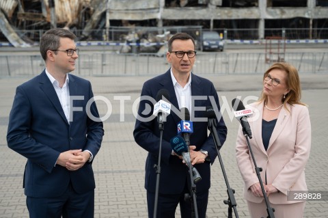  04.06.2024 WARSZAWA<br />
KONFERENCJA PRASOWA POLITYKOW PIS PRZED CENTRUM HANDLOWYM MARYWILSKA 44<br />
N/Z PIOTR MULLER MATEUSZ MORAWIECKI MALGORZATA GOSIEWSKA<br />
FOT. MARCIN BANASZKIEWICZ/FOTONEWS  