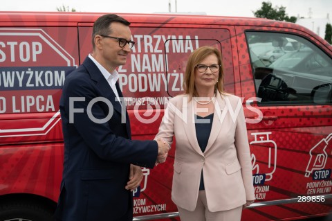  04.06.2024 WARSZAWA<br />
KONFERENCJA PRASOWA POLITYKOW PIS PRZED CENTRUM HANDLOWYM MARYWILSKA 44<br />
N/Z MATEUSZ MORAWIECKI MALGORZATA GOSIEWSKA<br />
FOT. MARCIN BANASZKIEWICZ/FOTONEWS  