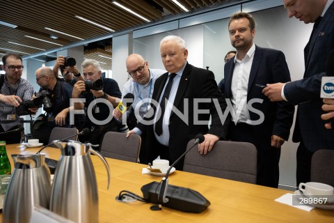  07.06.2024 WARSZAWA<br />
POSIEDZENIE KOMISJI SLEDCZEJ DS. AFERY WIZOWEJ<br />
PRZESLUCHANIE JAROSLAWA KACZYNSKIEGO<br />
N/Z JAROSLAW KACZYNSKI RAFAL BOCHENEK <br />
FOT. MARCIN BANASZKIEWICZ/FOTONEWS  