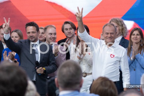  09.06.2024 WARSZAWA<br />
WYBORY DO PARLAMENTU EUROPEJSKIEGO<br />
WIECZOR WYBORCZY KKW PLATFORMA OBYWATELSKA<br />
N/Z RAFAL TRZASKOWSKI DONALD TUSK<br />
FOT. ANTONI BYSZEWSKI/FOTONEWS 