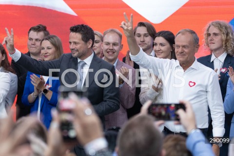  09.06.2024 WARSZAWA<br />
WYBORY DO PARLAMENTU EUROPEJSKIEGO<br />
WIECZOR WYBORCZY KKW PLATFORMA OBYWATELSKA<br />
N/Z RAFAL TRZASKOWSKI DONALD TUSK<br />
FOT. ANTONI BYSZEWSKI/FOTONEWS 