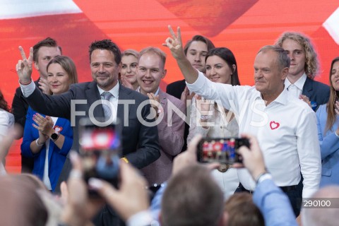  09.06.2024 WARSZAWA<br />
WYBORY DO PARLAMENTU EUROPEJSKIEGO<br />
WIECZOR WYBORCZY KKW PLATFORMA OBYWATELSKA<br />
N/Z RAFAL TRZASKOWSKI DONALD TUSK<br />
FOT. ANTONI BYSZEWSKI/FOTONEWS 