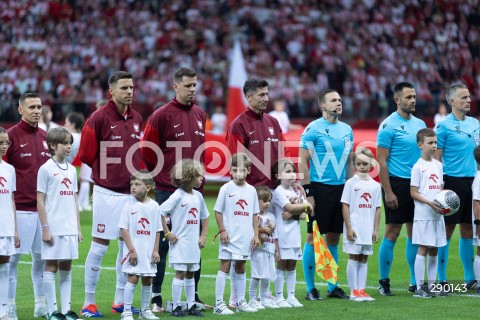  10.06.2024 WARSZAWA<br />
MECZ TOWARSZYSKI POLSKA - TURCJA NA PGE NARODOWYM W WARSZAWIE<br />
N/Z WOJCIECH SZCZESNY ROBERT LEWANDOWSKI SEDZIOWIE<br />
FOT. ANTONI BYSZEWSKI/FOTONEWS 