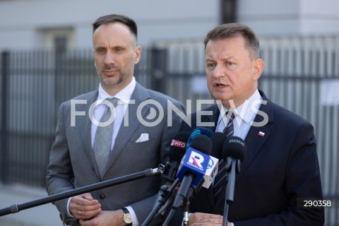  17.06.2024 WARSZAWA<br />
KONFERENCJA PRASOWA POLITYKOW PIS PRZED KOMENDA GLOWNA STRAZY GRANICZNEJ<br />
N/Z JANUSZ KOWALSKI MARIUSZ BLASZCZAK<br />
FOT. ANTONI BYSZEWSKI/FOTONEWS 