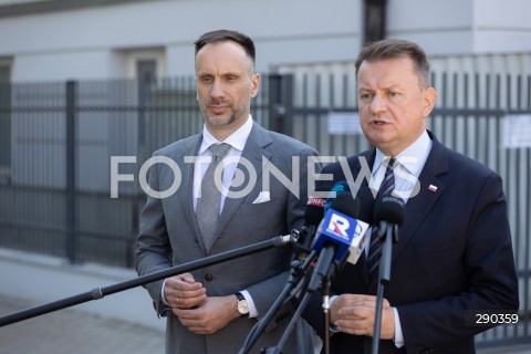  17.06.2024 WARSZAWA<br />
KONFERENCJA PRASOWA POLITYKOW PIS PRZED KOMENDA GLOWNA STRAZY GRANICZNEJ<br />
N/Z JANUSZ KOWALSKI MARIUSZ BLASZCZAK<br />
FOT. ANTONI BYSZEWSKI/FOTONEWS 