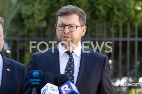  17.06.2024 WARSZAWA<br />
KONFERENCJA PRASOWA POLITYKOW PIS PRZED KOMENDA GLOWNA STRAZY GRANICZNEJ<br />
N/Z ANDRZEJ SLIWKA<br />
FOT. ANTONI BYSZEWSKI/FOTONEWS 