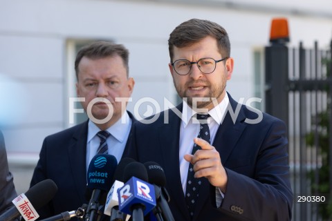  17.06.2024 WARSZAWA<br />
KONFERENCJA PRASOWA POLITYKOW PIS PRZED KOMENDA GLOWNA STRAZY GRANICZNEJ<br />
N/Z MARIUSZ BLASZCZAK ANDRZEJ SLIWKA<br />
FOT. ANTONI BYSZEWSKI/FOTONEWS 