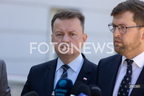  17.06.2024 WARSZAWA<br />
KONFERENCJA PRASOWA POLITYKOW PIS PRZED KOMENDA GLOWNA STRAZY GRANICZNEJ<br />
N/Z MARIUSZ BLASZCZAK ANDRZEJ SLIWKA<br />
FOT. ANTONI BYSZEWSKI/FOTONEWS 