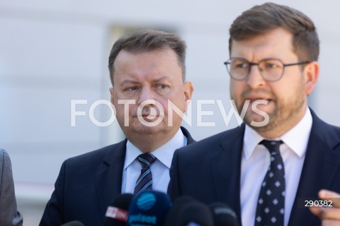  17.06.2024 WARSZAWA<br />
KONFERENCJA PRASOWA POLITYKOW PIS PRZED KOMENDA GLOWNA STRAZY GRANICZNEJ<br />
N/Z MARIUSZ BLASZCZAK ANDRZEJ SLIWKA<br />
FOT. ANTONI BYSZEWSKI/FOTONEWS 