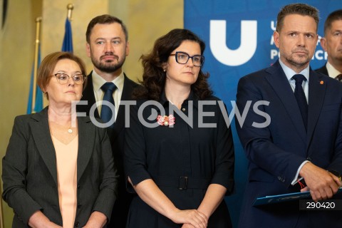  18.06.2024 WARSZAWA<br />
KONFERENCJA PRASOWA PREZYDENTOW MIAST WCHODZACYCH W SKLAD UNII METROPOLII POLSKICH<br />
N/Z ALEKSANDER MISZALSKI ALEKSANDRA DULKIEWICZ RAFAL TRZASKOWSKI<br />
FOT. ANTONI BYSZEWSKI/FOTONEWS 