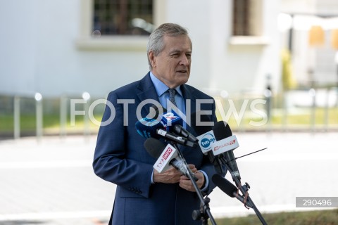  25.06.2024 WARSZAWA<br />
KONFERENCJA PRASOWA PIOTRA GLINSKIEGO PRZED CENTRUM SZTUKI WSPOLCZESNEJ W WARSZAWIE<br />
N/Z PIOTR GLINSKI<br />
FOT. ANTONI BYSZEWSKI/FOTONEWS 