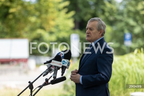  25.06.2024 WARSZAWA<br />
KONFERENCJA PRASOWA PIOTRA GLINSKIEGO PRZED CENTRUM SZTUKI WSPOLCZESNEJ W WARSZAWIE<br />
N/Z PIOTR GLINSKI<br />
FOT. ANTONI BYSZEWSKI/FOTONEWS 