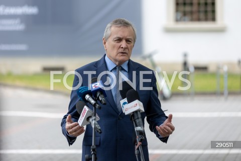  25.06.2024 WARSZAWA<br />
KONFERENCJA PRASOWA PIOTRA GLINSKIEGO PRZED CENTRUM SZTUKI WSPOLCZESNEJ W WARSZAWIE<br />
N/Z PIOTR GLINSKI<br />
FOT. ANTONI BYSZEWSKI/FOTONEWS 