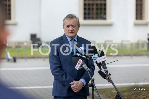  25.06.2024 WARSZAWA<br />
KONFERENCJA PRASOWA PIOTRA GLINSKIEGO PRZED CENTRUM SZTUKI WSPOLCZESNEJ W WARSZAWIE<br />
N/Z PIOTR GLINSKI<br />
FOT. ANTONI BYSZEWSKI/FOTONEWS 